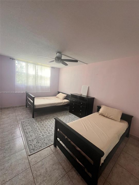 Active With Contract: $255,000 (2 beds, 2 baths, 983 Square Feet)