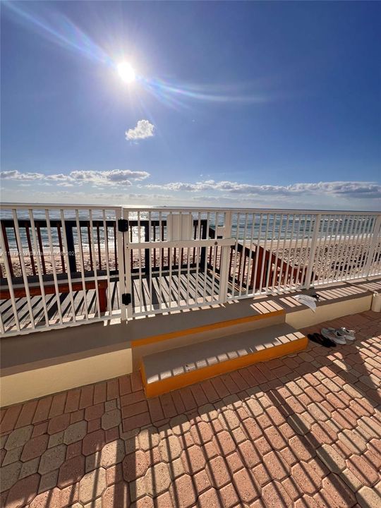 Active With Contract: $255,000 (2 beds, 2 baths, 983 Square Feet)