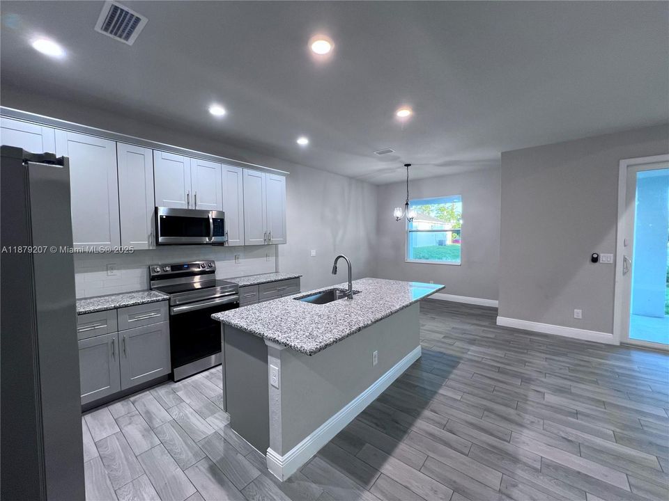 待售: $299,900 (3 贝兹, 2 浴室, 1536 平方英尺)