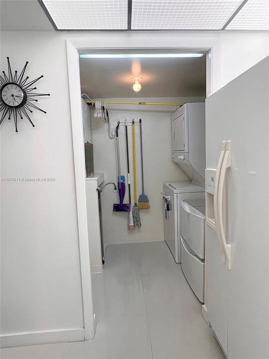 待售: $269,000 (1 贝兹, 2 浴室, 1017 平方英尺)