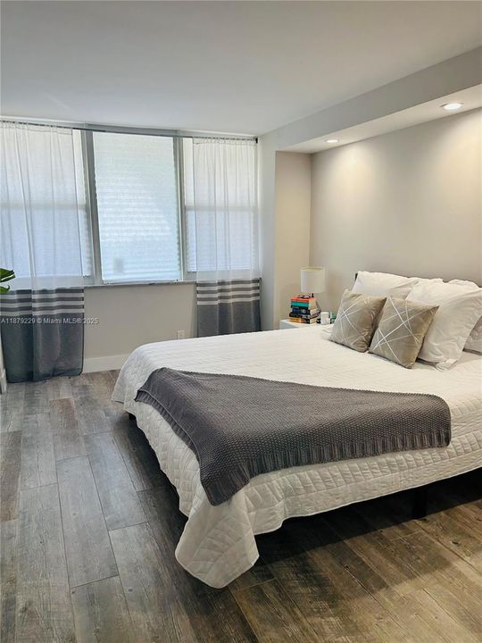 Primary Bedroom Pic #2