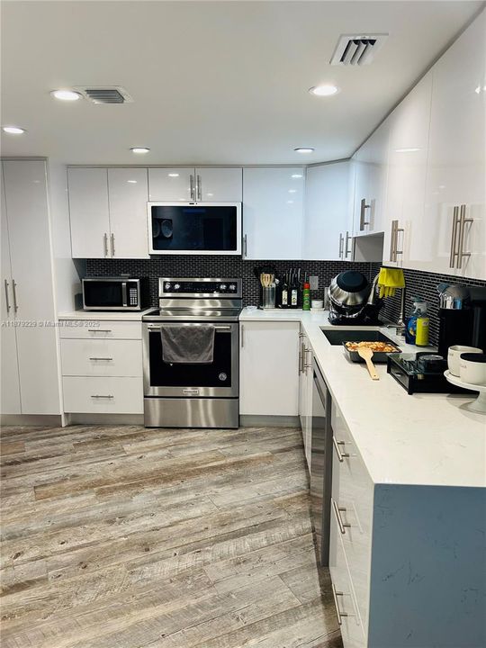 Recently Sold: $479,000 (2 beds, 2 baths, 1165 Square Feet)