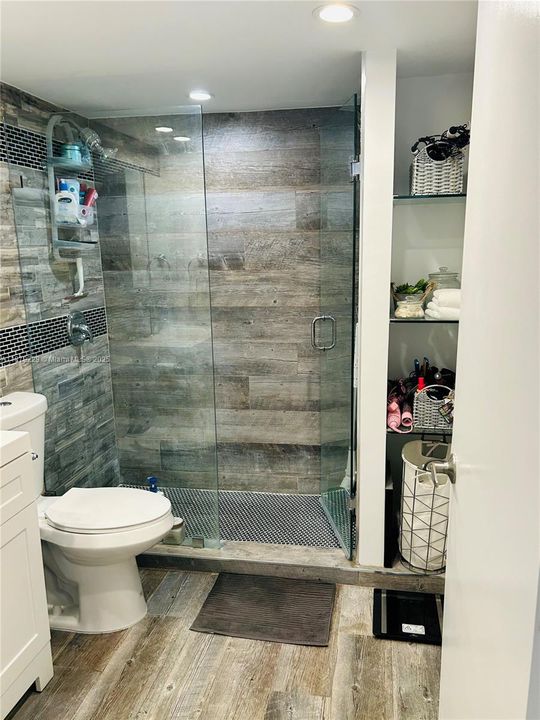 Primary Bathroom Pic #2