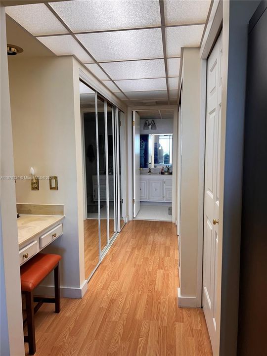 出租: $2,100 (1 贝兹, 2 浴室, 1017 平方英尺)