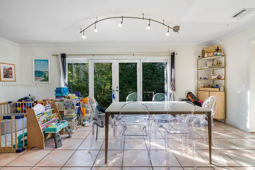 For Rent: $7,900 (3 beds, 3 baths, 1824 Square Feet)