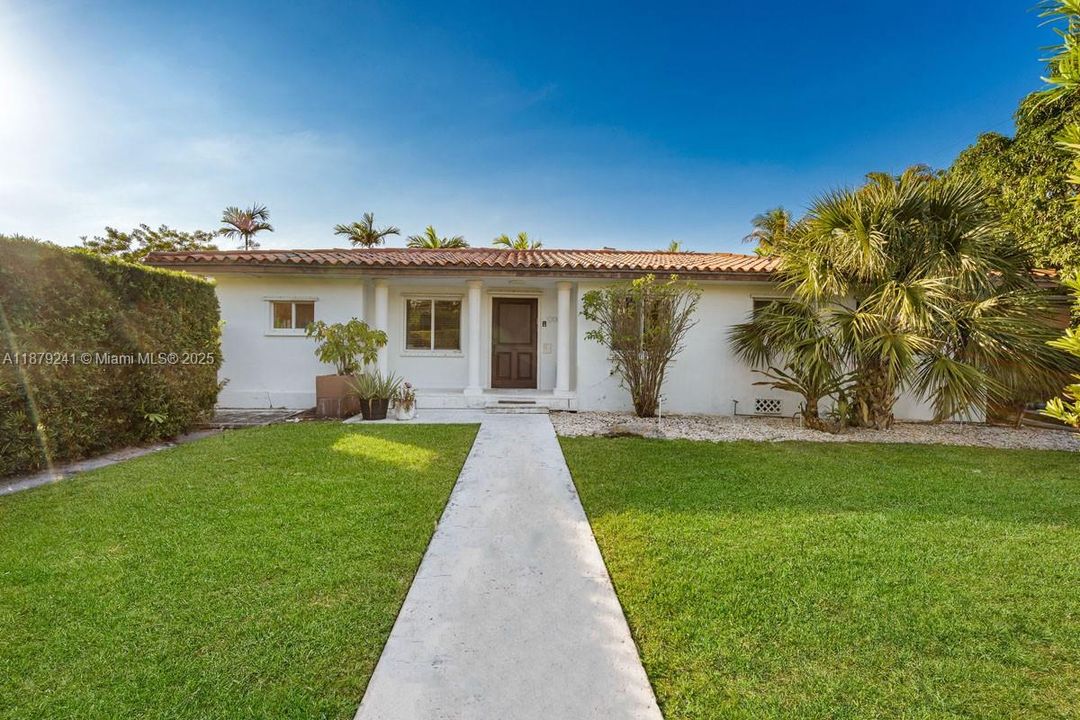 For Rent: $7,900 (3 beds, 3 baths, 1824 Square Feet)