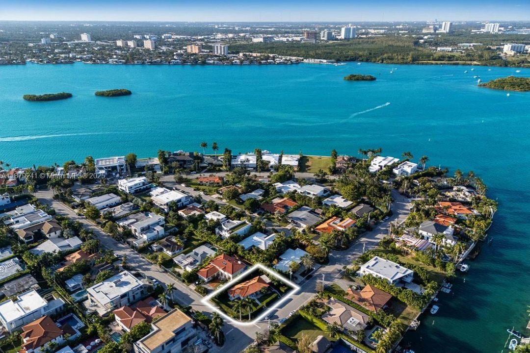 For Rent: $7,900 (3 beds, 3 baths, 1824 Square Feet)