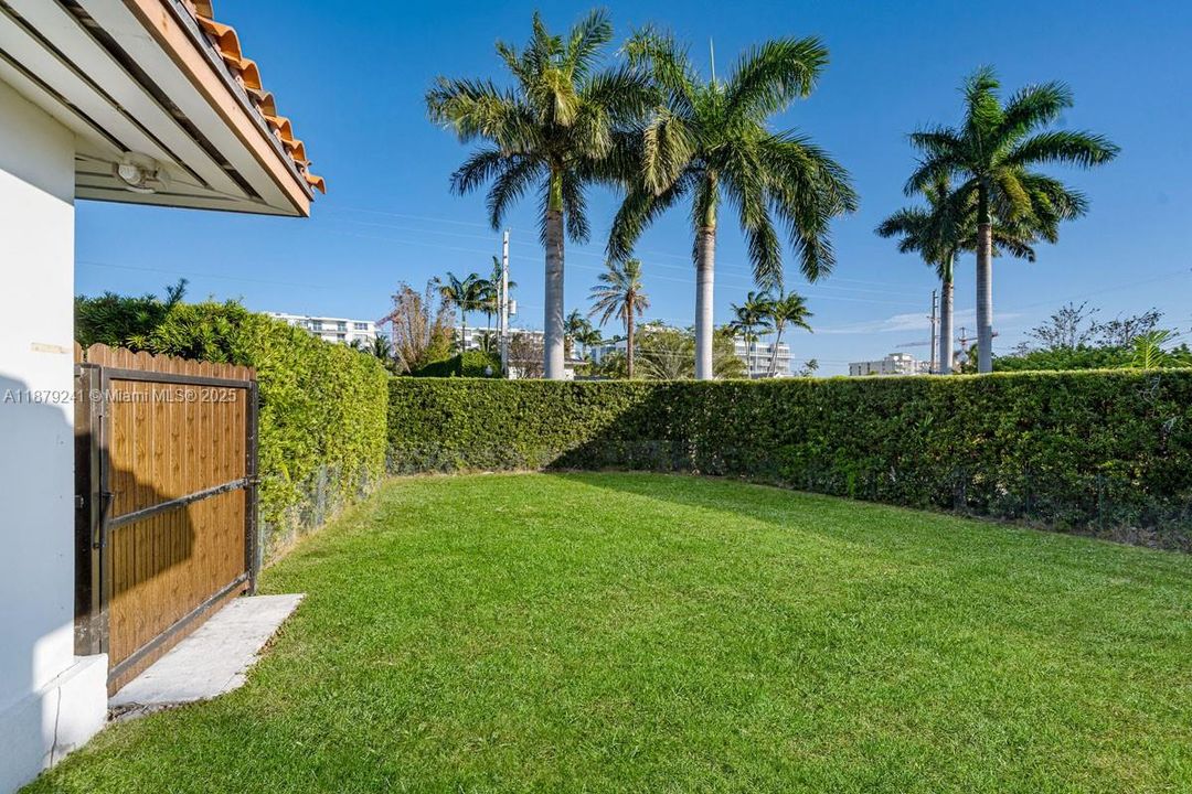 For Rent: $7,900 (3 beds, 3 baths, 1824 Square Feet)