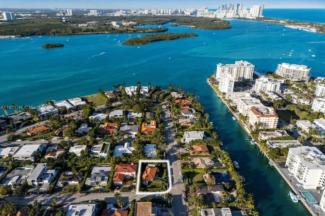 For Rent: $7,900 (3 beds, 3 baths, 1824 Square Feet)