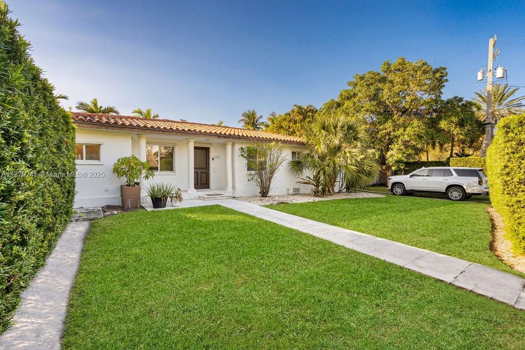 For Rent: $7,900 (3 beds, 3 baths, 1824 Square Feet)