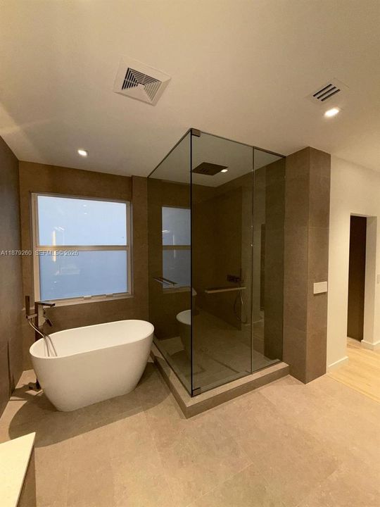 В аренду: $11,500 (5 спален, 4 ванн, 3698 Квадратных фут)
