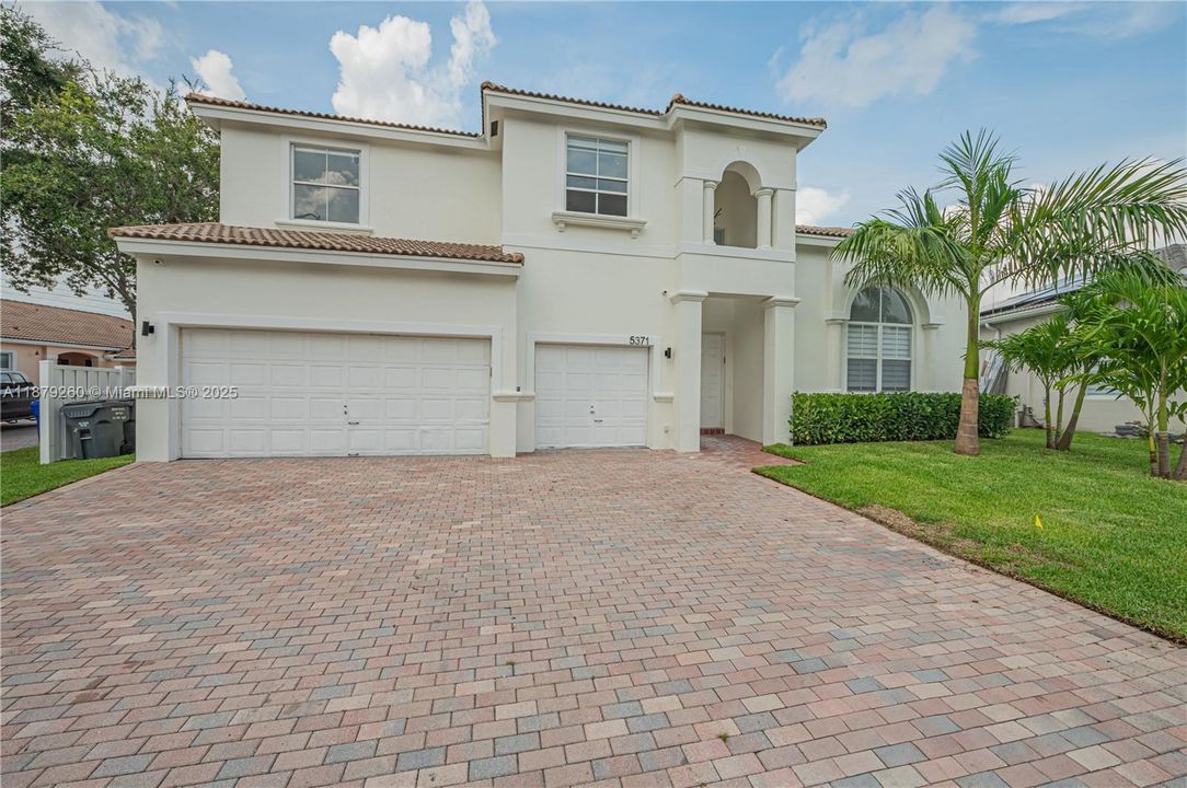 В аренду: $12,500 (5 спален, 4 ванн, 3698 Квадратных фут)