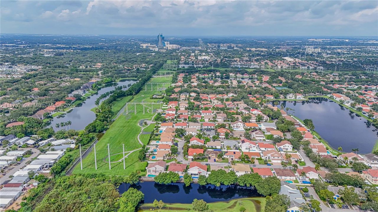 В аренду: $12,500 (5 спален, 4 ванн, 3698 Квадратных фут)