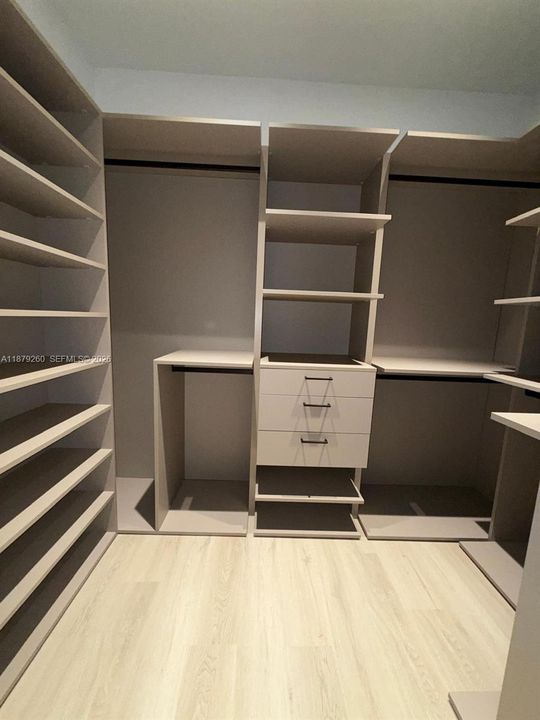 В аренду: $11,500 (5 спален, 4 ванн, 3698 Квадратных фут)