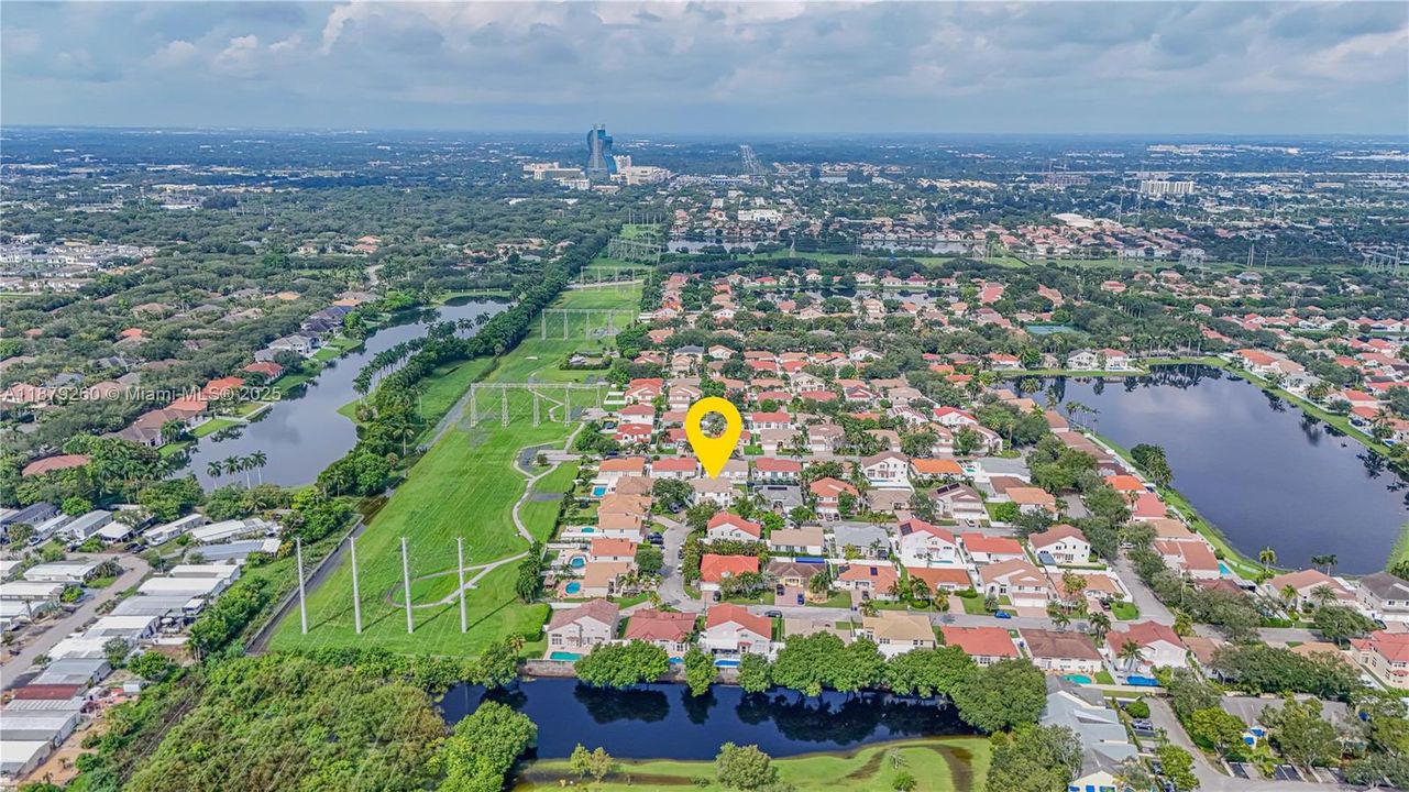 В аренду: $12,500 (5 спален, 4 ванн, 3698 Квадратных фут)