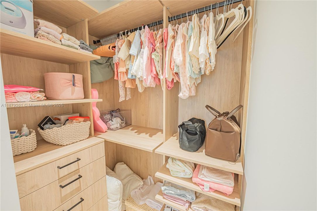 待售: $1,680,000 (5 贝兹, 3 浴室, 2437 平方英尺)