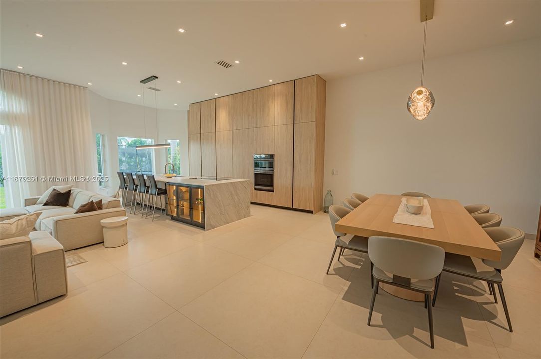 待售: $1,680,000 (5 贝兹, 3 浴室, 2437 平方英尺)