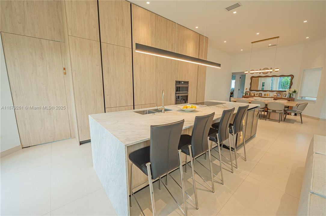 待售: $1,680,000 (5 贝兹, 3 浴室, 2437 平方英尺)