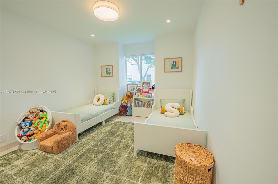 待售: $1,680,000 (5 贝兹, 3 浴室, 2437 平方英尺)