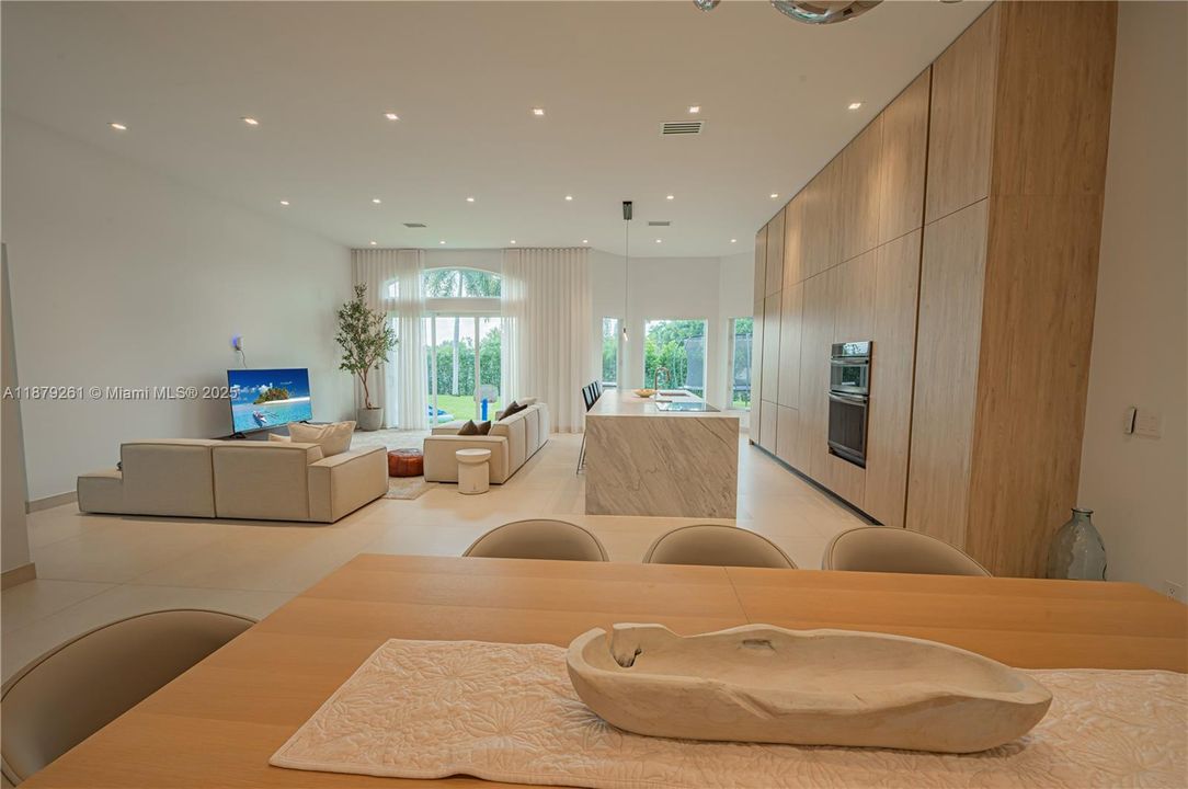 待售: $1,680,000 (5 贝兹, 3 浴室, 2437 平方英尺)