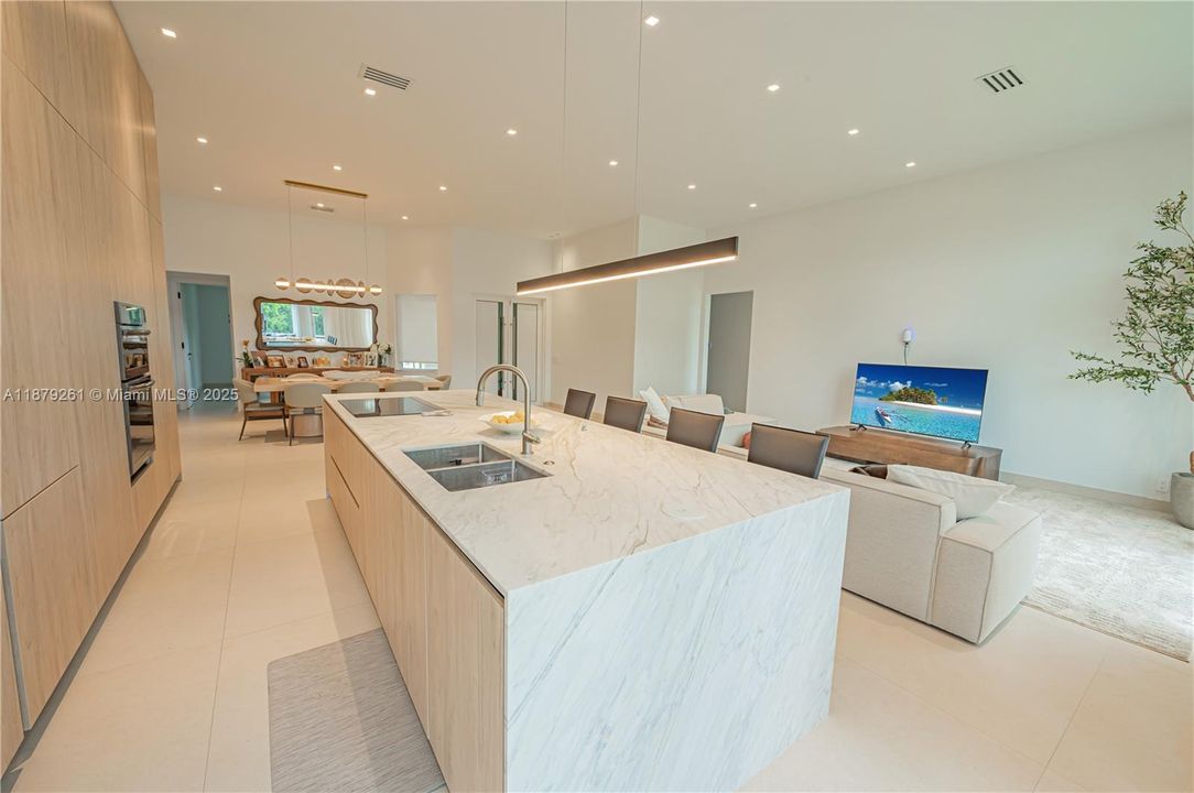 待售: $1,680,000 (5 贝兹, 3 浴室, 2437 平方英尺)