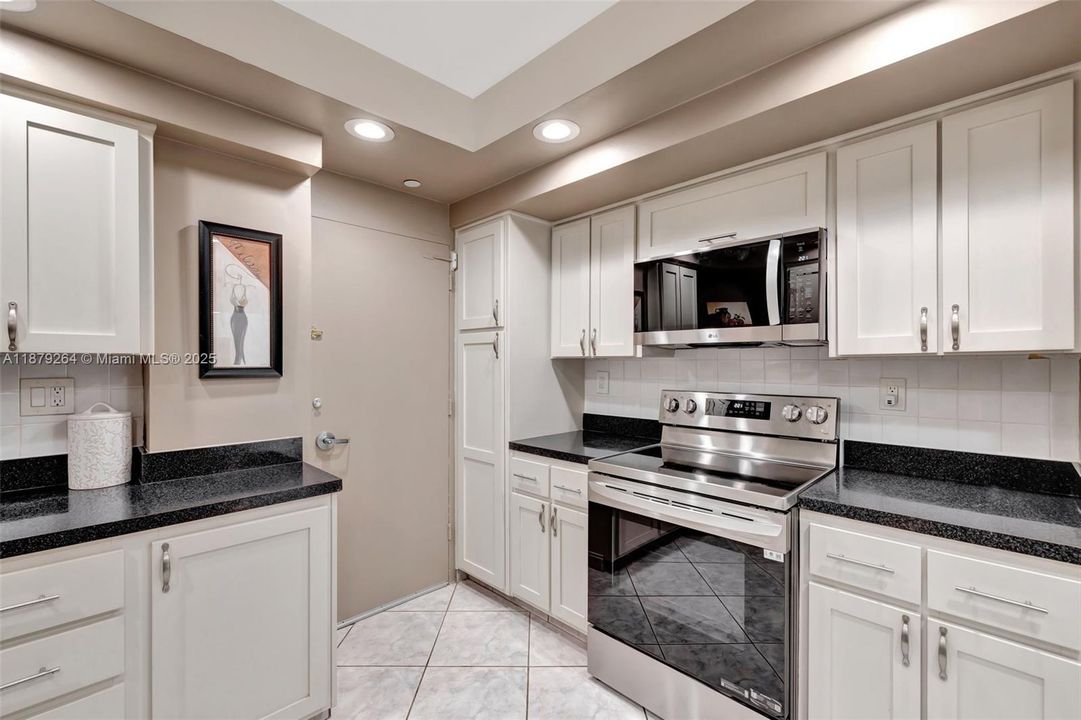 For Sale: $340,000 (2 beds, 2 baths, 1350 Square Feet)