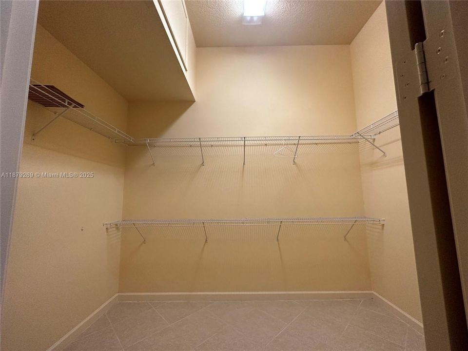 En Renta: $8,250 (5 camas, 5 baños, 4042 Pies cuadrados)