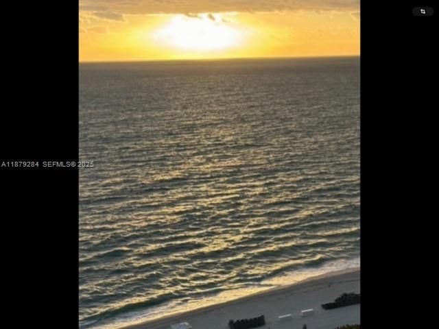 For Sale: $1,990,000 (2 beds, 2 baths, 1550 Square Feet)