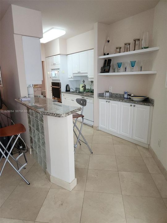 For Sale: $1,990,000 (2 beds, 2 baths, 1550 Square Feet)