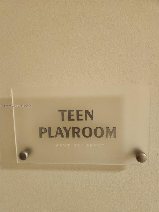 For Sale: $1,990,000 (2 beds, 2 baths, 1550 Square Feet)