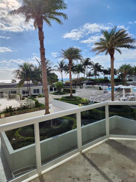 For Sale: $1,990,000 (2 beds, 2 baths, 1550 Square Feet)