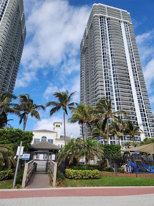 For Sale: $1,990,000 (2 beds, 2 baths, 1550 Square Feet)