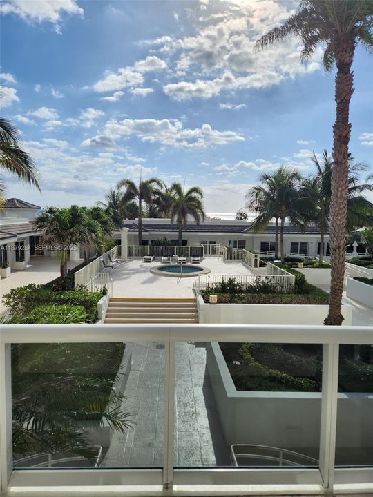 For Sale: $1,990,000 (2 beds, 2 baths, 1550 Square Feet)