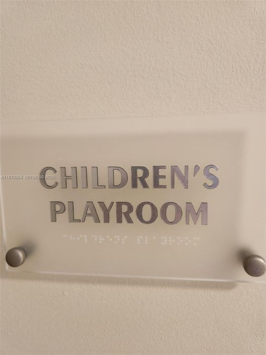 For Sale: $1,990,000 (2 beds, 2 baths, 1550 Square Feet)