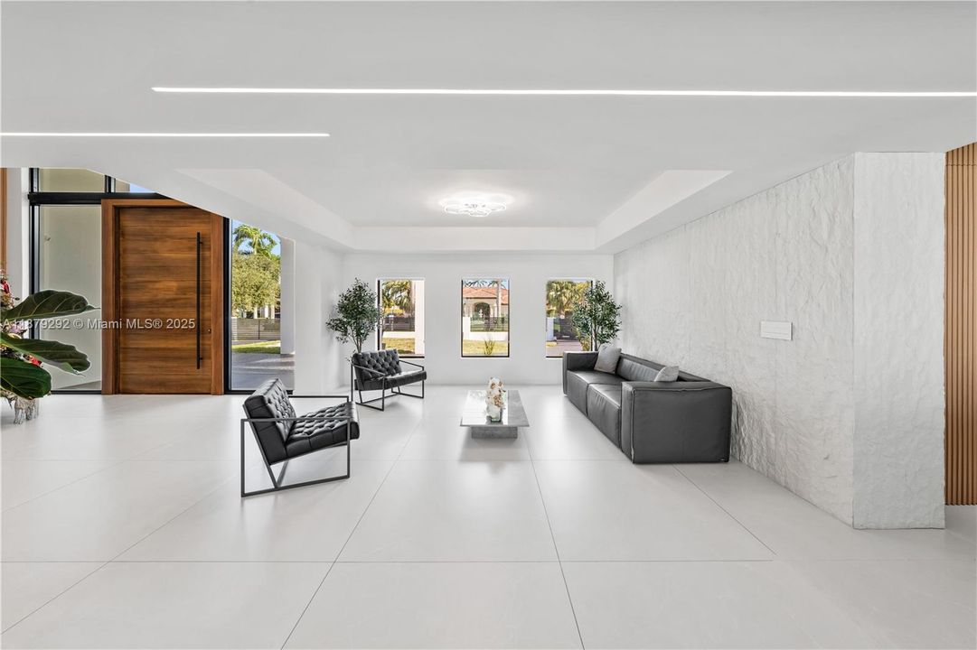 Recently Sold: $3,788,000 (6 beds, 5 baths, 6190 Square Feet)