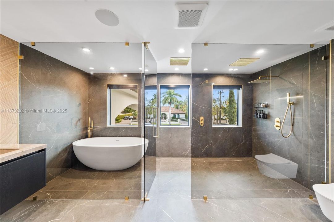 Recently Sold: $3,788,000 (6 beds, 5 baths, 6190 Square Feet)