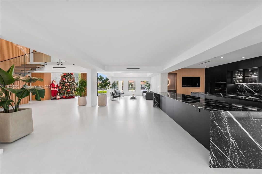 Recently Sold: $3,788,000 (6 beds, 5 baths, 6190 Square Feet)