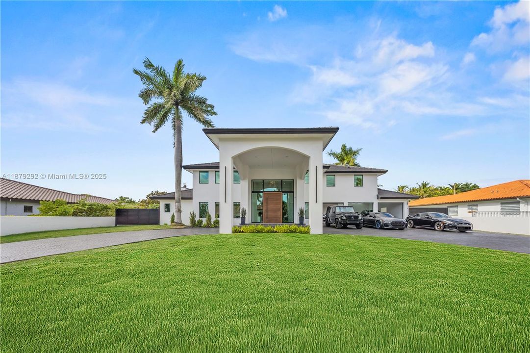 Recently Sold: $3,788,000 (6 beds, 5 baths, 6190 Square Feet)