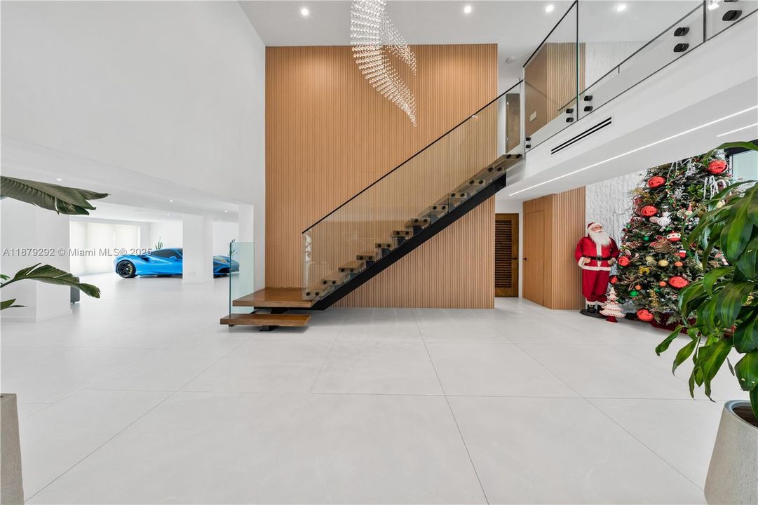 Recently Sold: $3,788,000 (6 beds, 5 baths, 6190 Square Feet)