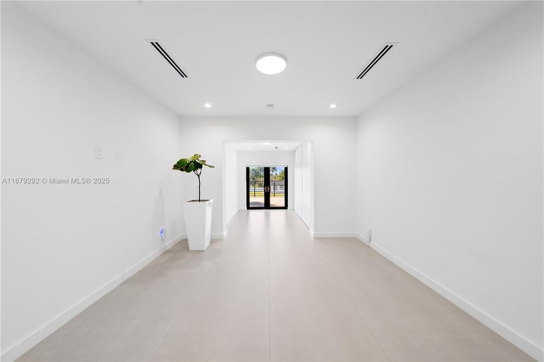 Recently Sold: $3,788,000 (6 beds, 5 baths, 6190 Square Feet)