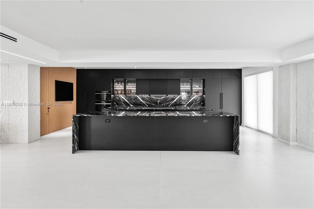 Recently Sold: $3,788,000 (6 beds, 5 baths, 6190 Square Feet)