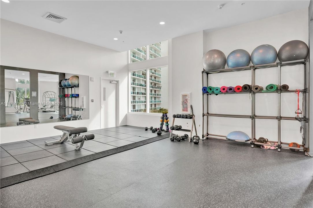 На продажу: $375,000 (0 спален, 1 ванн, 594 Квадратных фут)