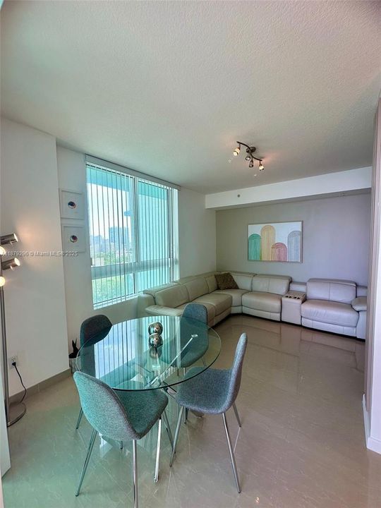 На продажу: $375,000 (0 спален, 1 ванн, 594 Квадратных фут)