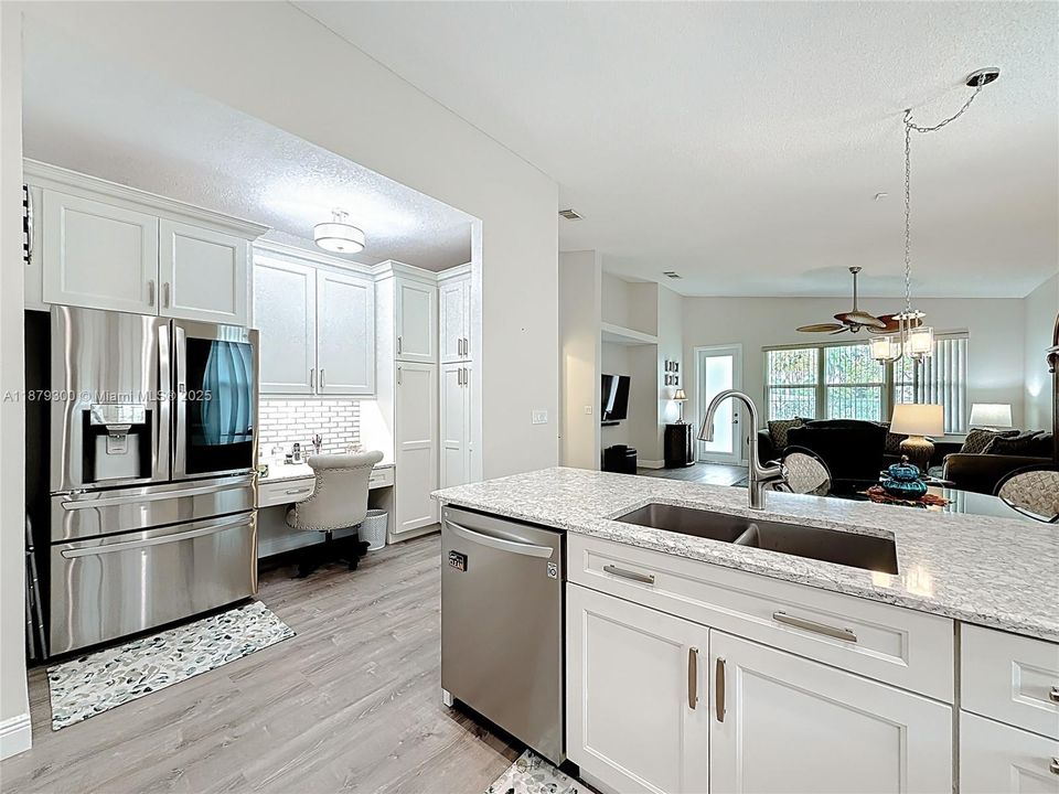 最近售出: $750,000 (4 贝兹, 2 浴室, 2274 平方英尺)