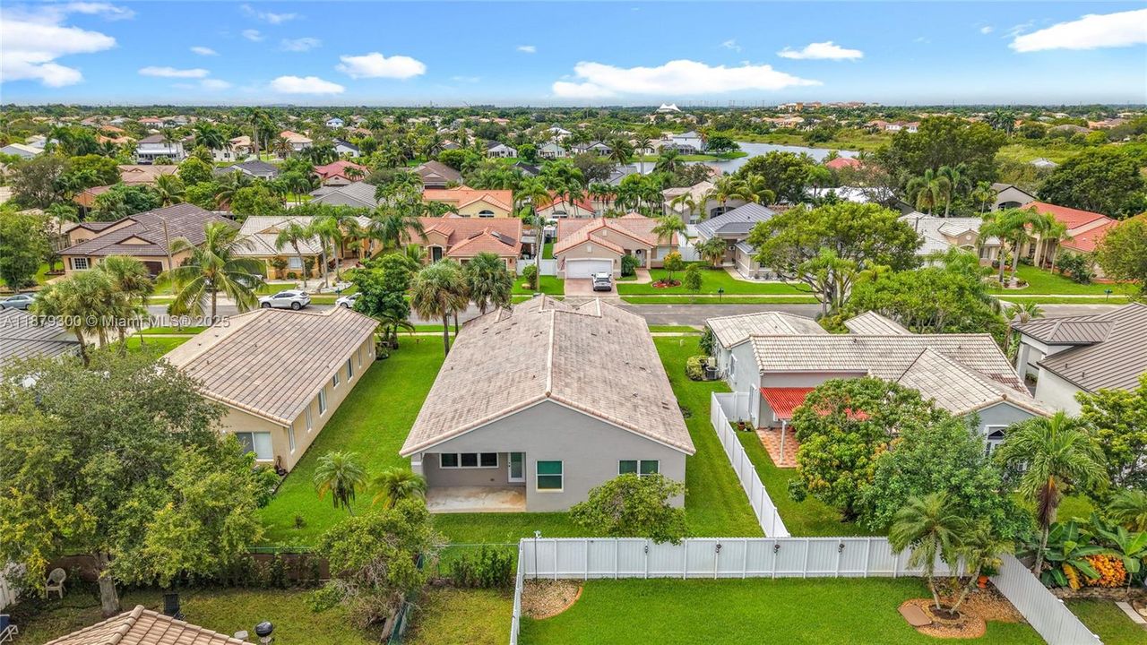 最近售出: $750,000 (4 贝兹, 2 浴室, 2274 平方英尺)