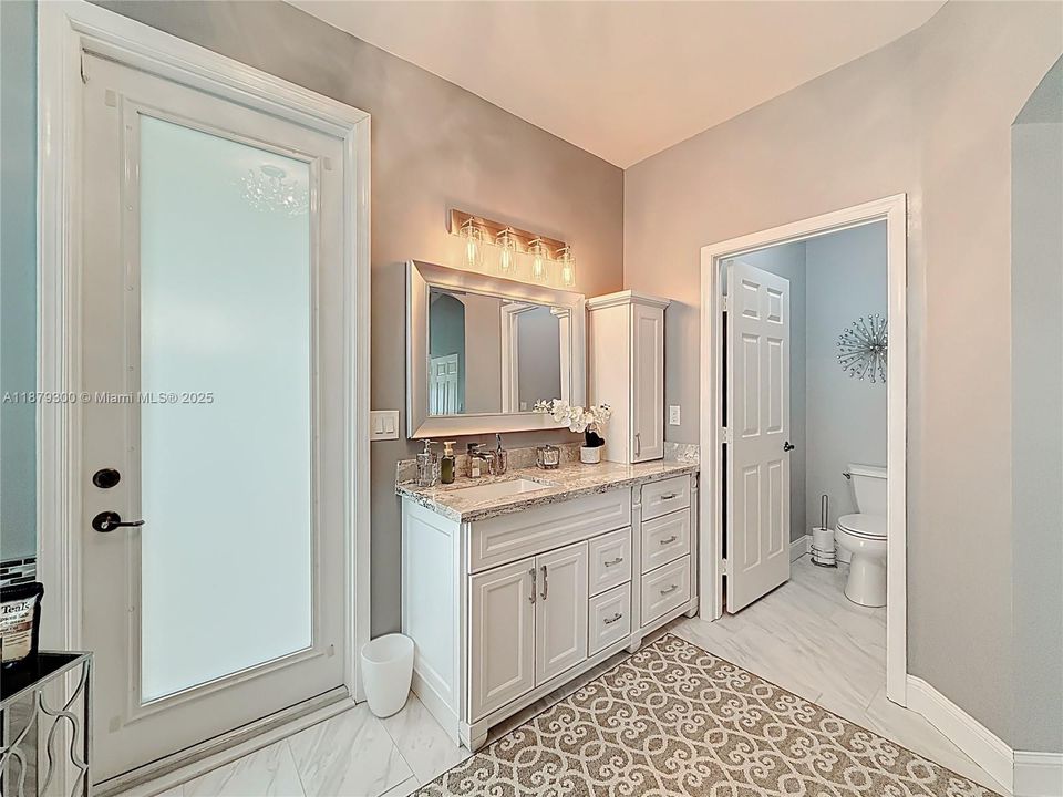 最近售出: $750,000 (4 贝兹, 2 浴室, 2274 平方英尺)