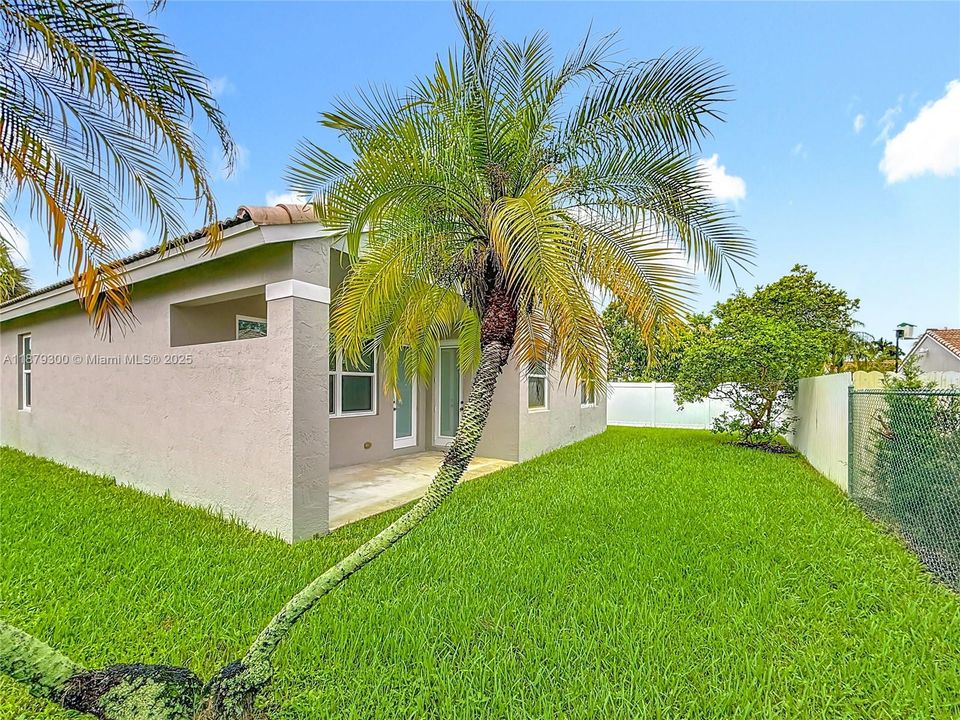 最近售出: $750,000 (4 贝兹, 2 浴室, 2274 平方英尺)