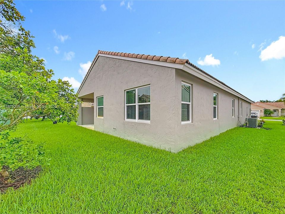 最近售出: $750,000 (4 贝兹, 2 浴室, 2274 平方英尺)