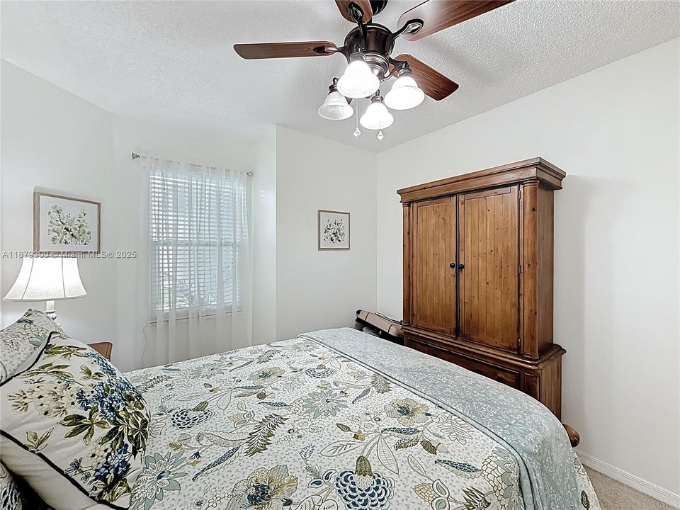 最近售出: $750,000 (4 贝兹, 2 浴室, 2274 平方英尺)