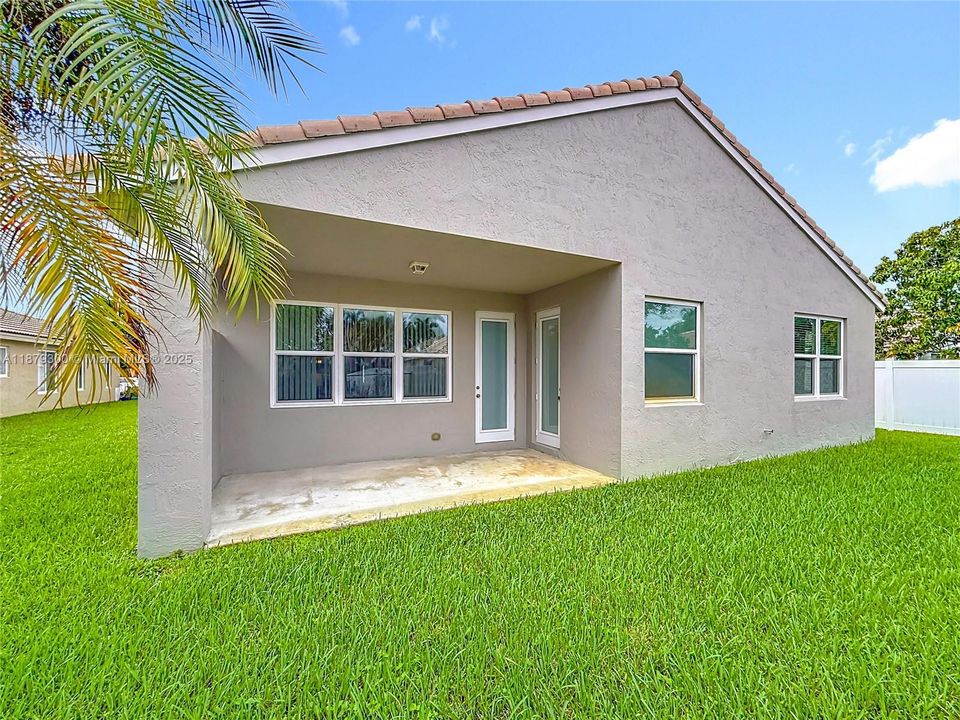 最近售出: $750,000 (4 贝兹, 2 浴室, 2274 平方英尺)